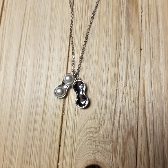 🥜🥜Pretty Peanut Necklace with Freshwater Pearls inside in SILVER Plating - Picture 9 of 15